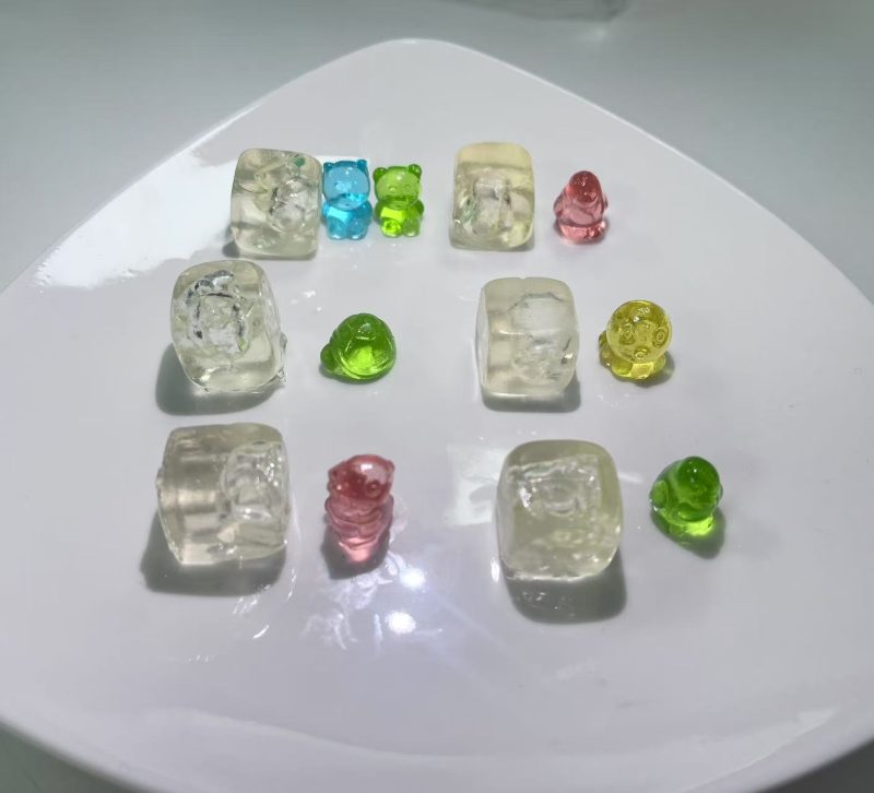 HALAL Ice Cube High Transparency Peelable Gummy Candy With Animal Inside Mystery Peeled Gummy
