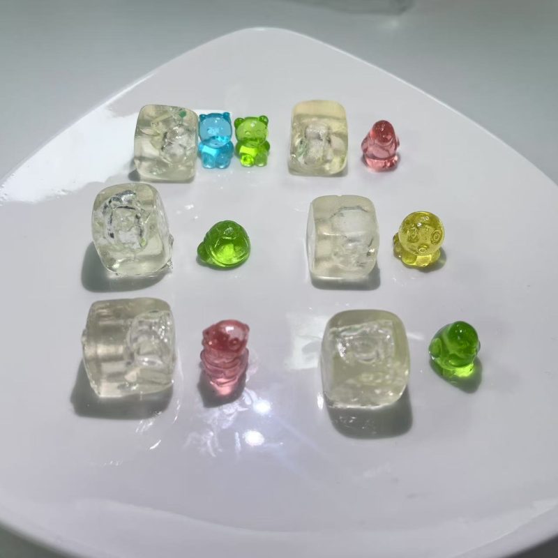 HALAL Ice Cube High Transparency Peelable Gummy Candy With Animal Inside Mystery Peeled Gummy